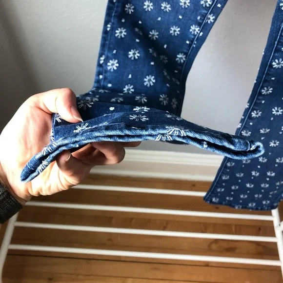 {ANTHRO} Pilcro bootcut embroidered jeans - Picture 6 of 9